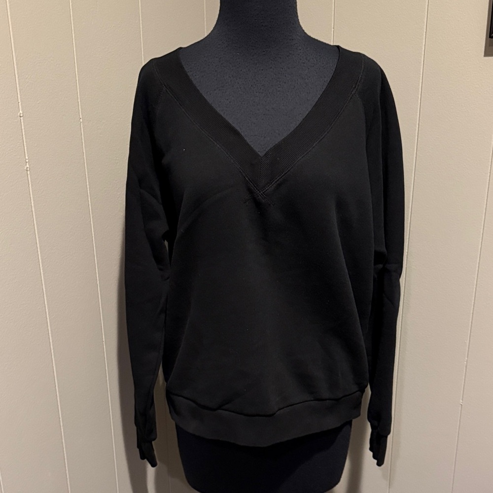 B22 Universal Thread Women Large Black V-Neck Sweatshirt Casual Prep Lounge